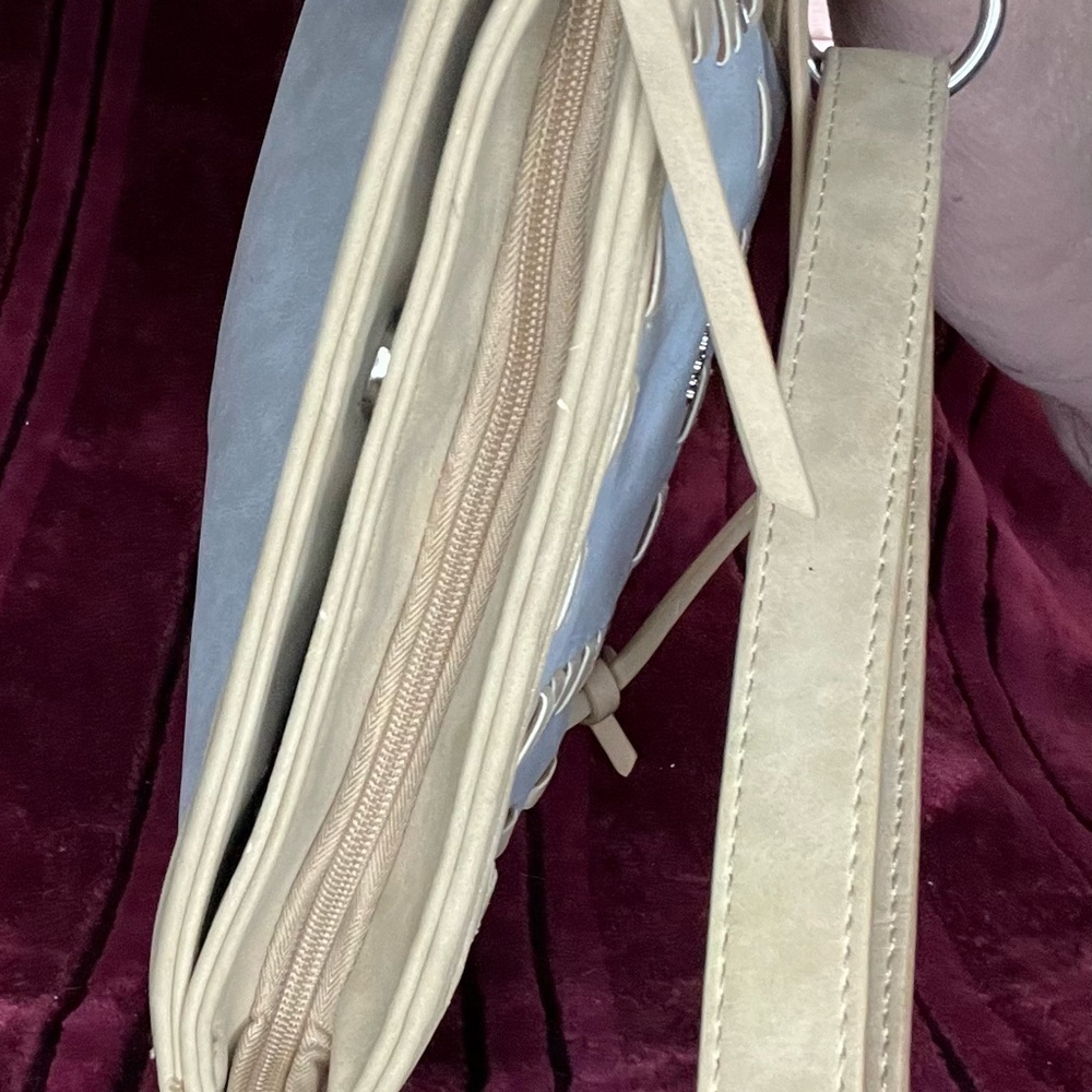 Kensie Crossbody/Shoulder Bag, Lt Gray w/tan, 12”A, 9.5”V, 3”W, Zip top & Mag T5 - Picture 3 of 12